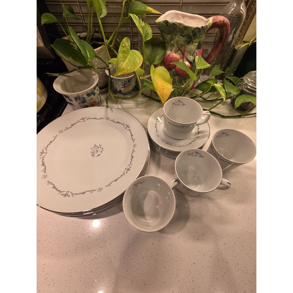 Signature‎ Collection Select Fine China Petite Bouquet 4 Cup Saucer Bread Plates